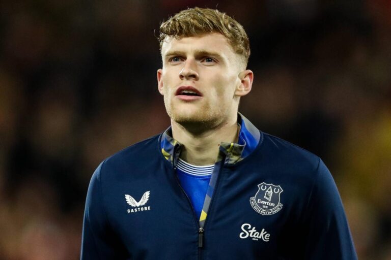 Jarrad Branthwaite Everton contract talks