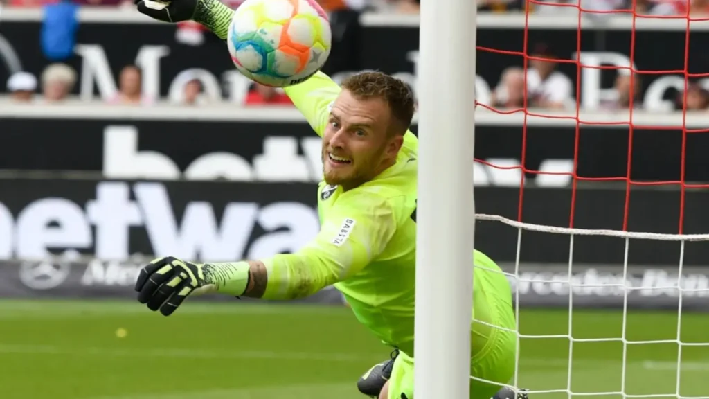 Mark Flekken signs for Bayer Leverkusen