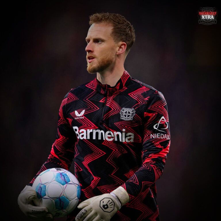 Mark Flekken signs for Bayer Leverkusen